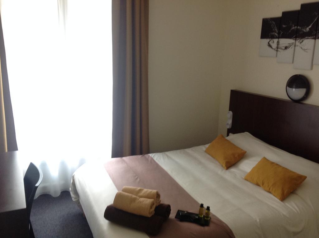 Hotel De La Paix Caen Pokoj fotografie